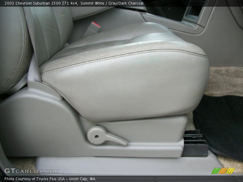 Summit White / Gray/Dark Charcoal 2003 Chevrolet Suburban 1500 Z71 4x4