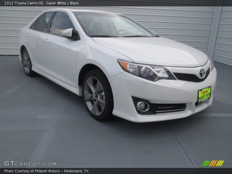 Super White / Black 2012 Toyota Camry SE