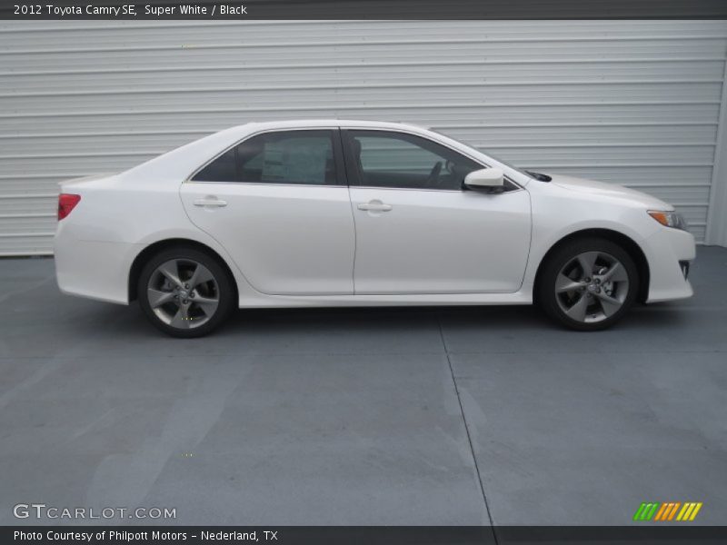 Super White / Black 2012 Toyota Camry SE