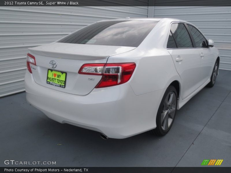 Super White / Black 2012 Toyota Camry SE