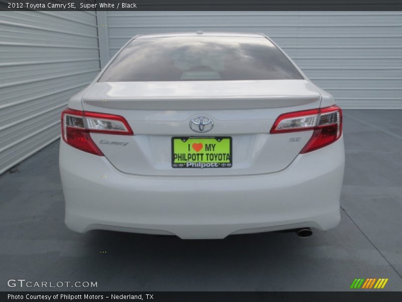 Super White / Black 2012 Toyota Camry SE