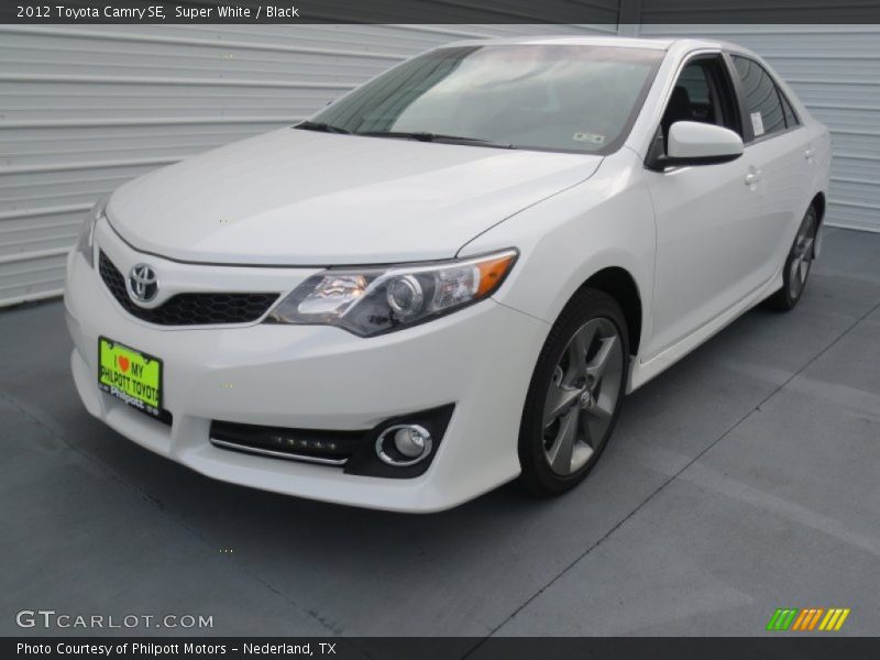 Super White / Black 2012 Toyota Camry SE