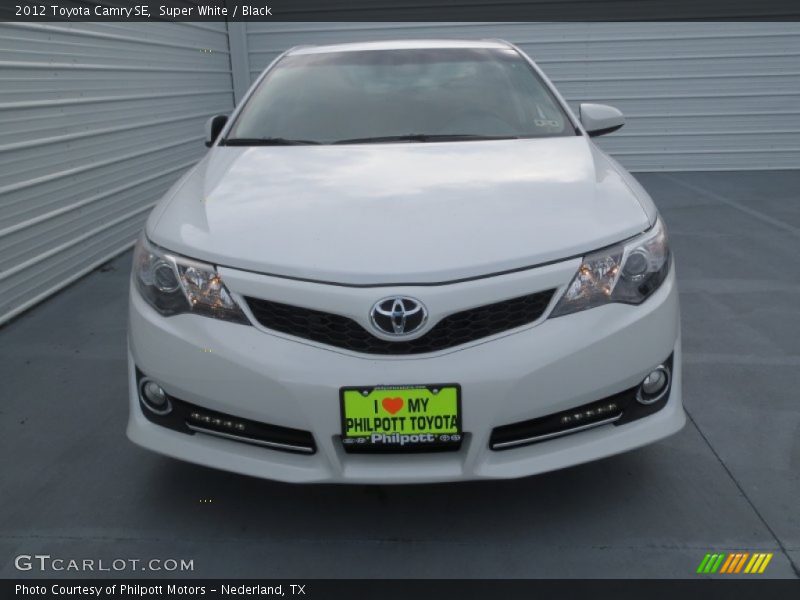 Super White / Black 2012 Toyota Camry SE