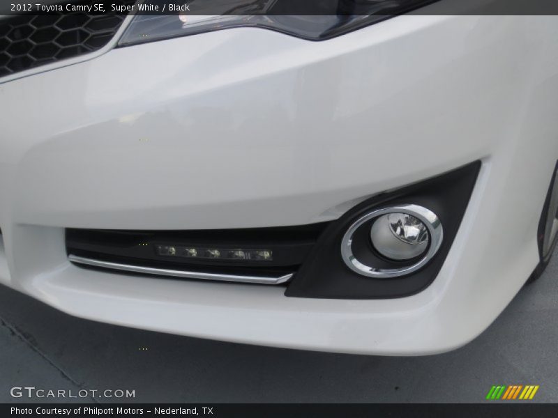 Super White / Black 2012 Toyota Camry SE