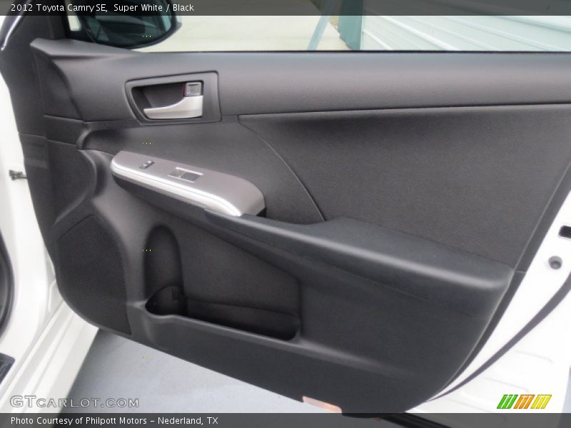 Super White / Black 2012 Toyota Camry SE