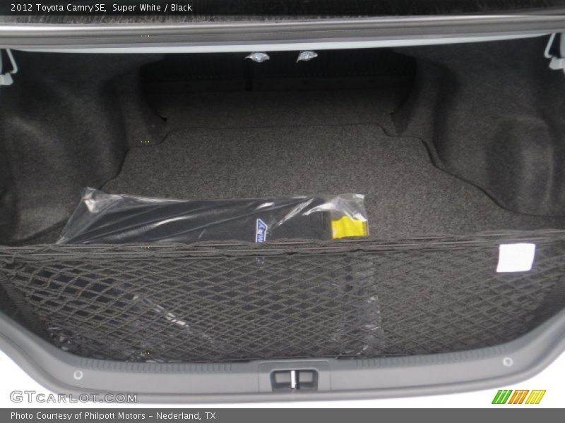 Super White / Black 2012 Toyota Camry SE