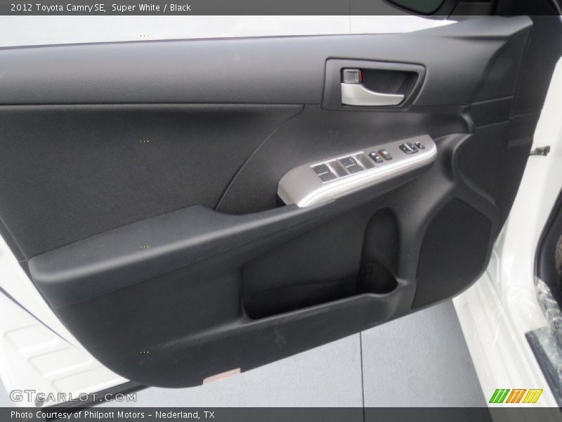 Super White / Black 2012 Toyota Camry SE