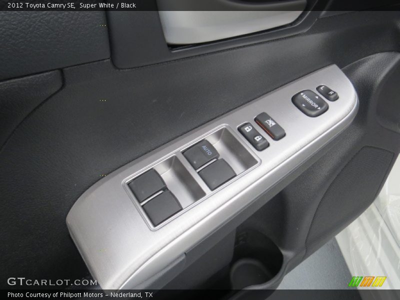 Super White / Black 2012 Toyota Camry SE