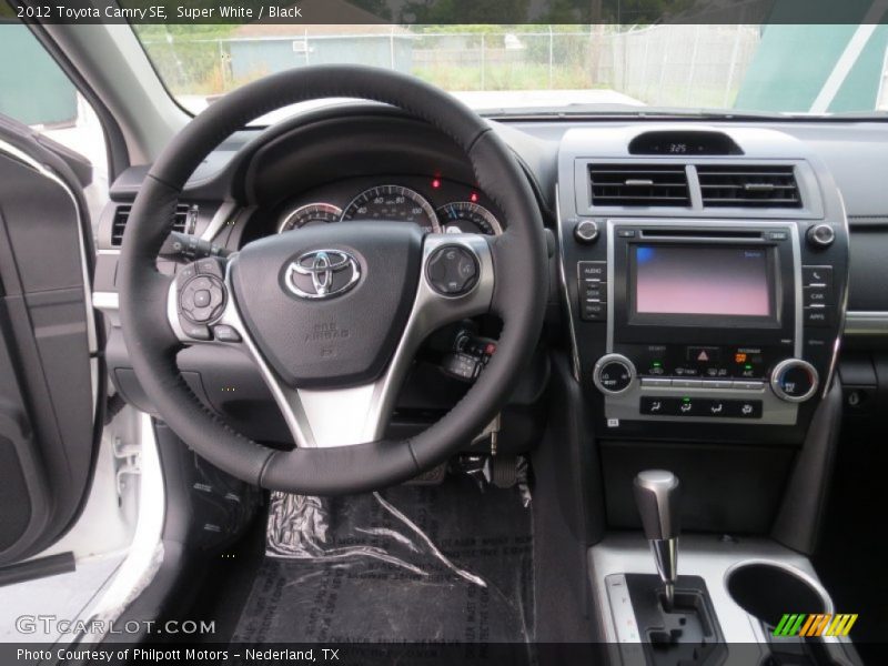 Super White / Black 2012 Toyota Camry SE