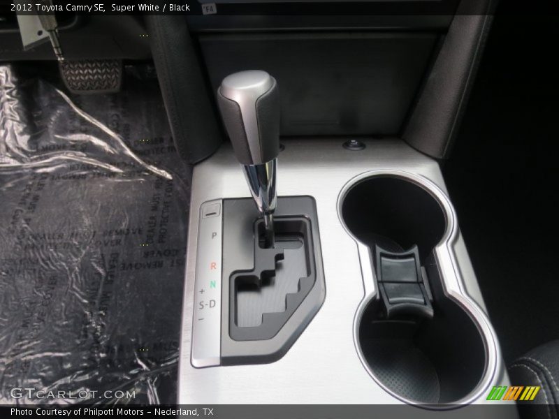 Super White / Black 2012 Toyota Camry SE