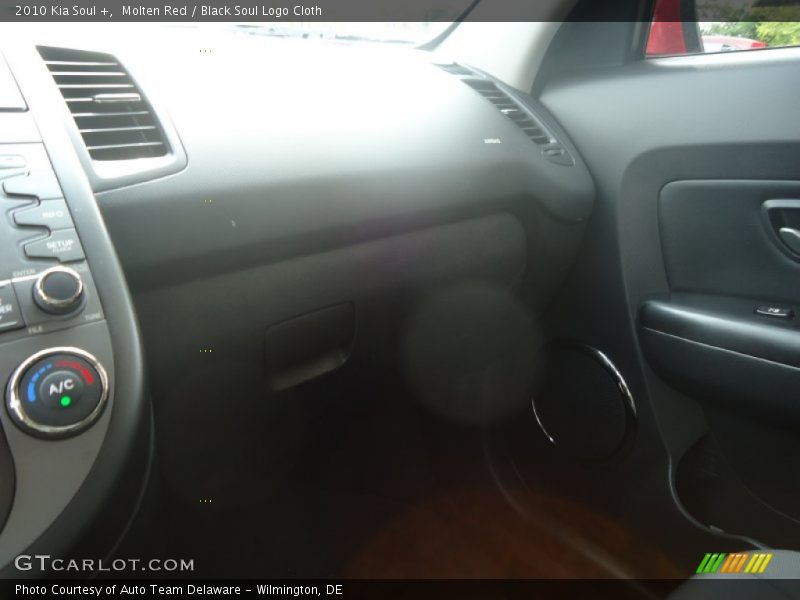 Molten Red / Black Soul Logo Cloth 2010 Kia Soul +