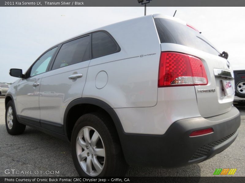Titanium Silver / Black 2011 Kia Sorento LX