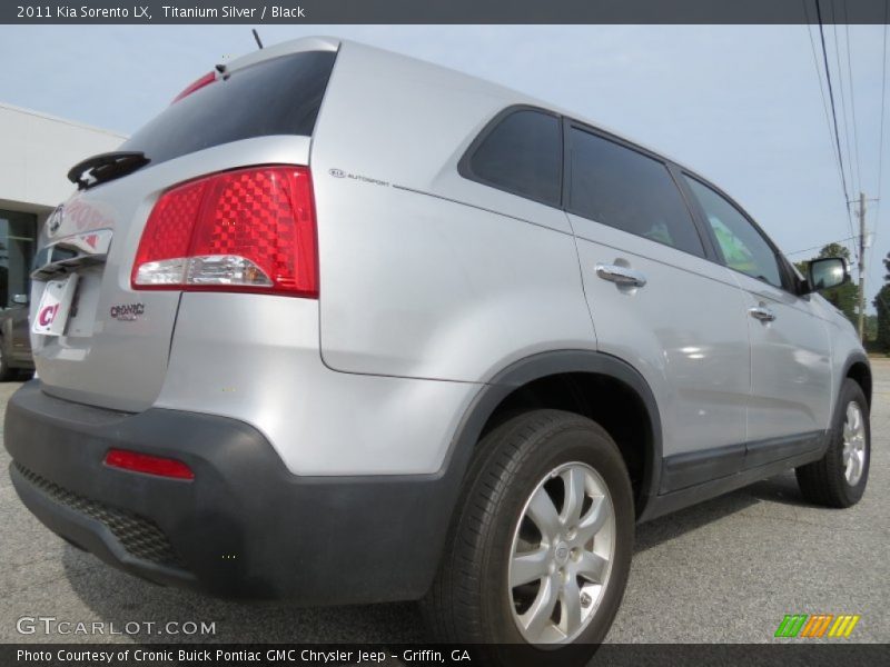 Titanium Silver / Black 2011 Kia Sorento LX