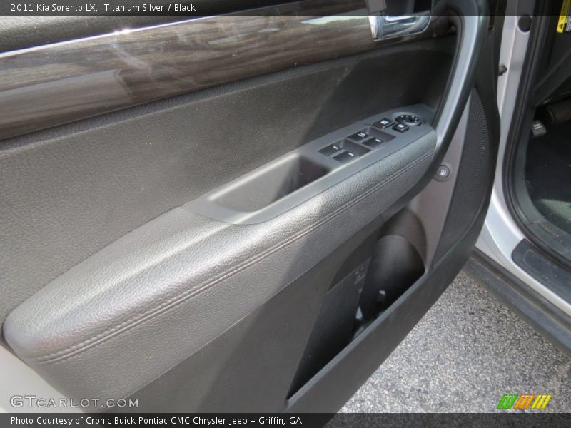 Titanium Silver / Black 2011 Kia Sorento LX