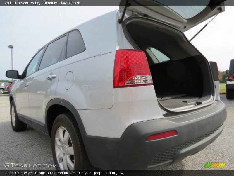 Titanium Silver / Black 2011 Kia Sorento LX