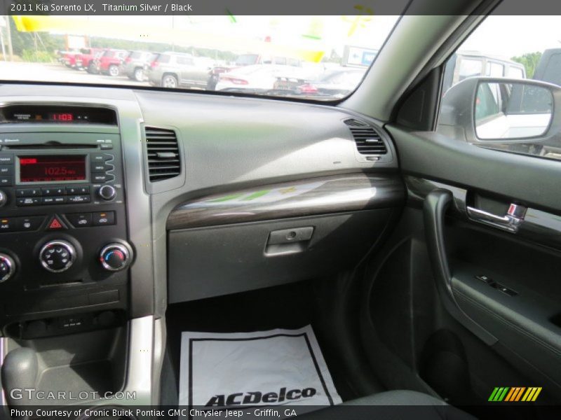 Titanium Silver / Black 2011 Kia Sorento LX