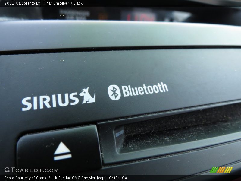 Titanium Silver / Black 2011 Kia Sorento LX