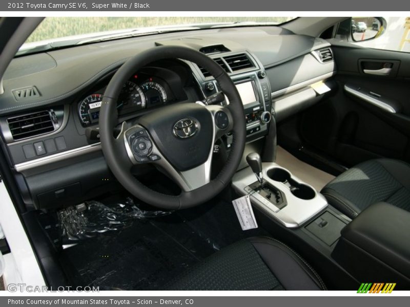 Super White / Black 2012 Toyota Camry SE V6