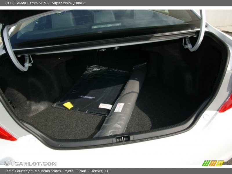 Super White / Black 2012 Toyota Camry SE V6