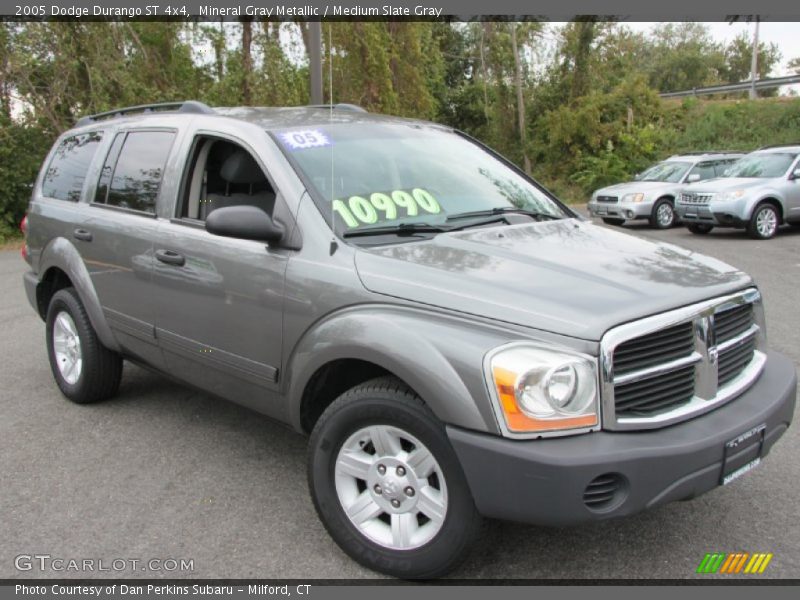 Front 3/4 View of 2005 Durango ST 4x4