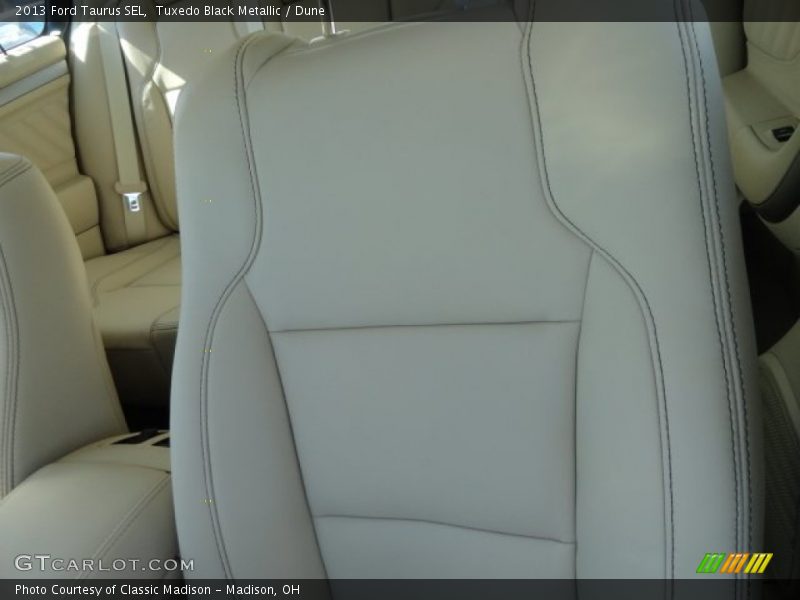 Tuxedo Black Metallic / Dune 2013 Ford Taurus SEL