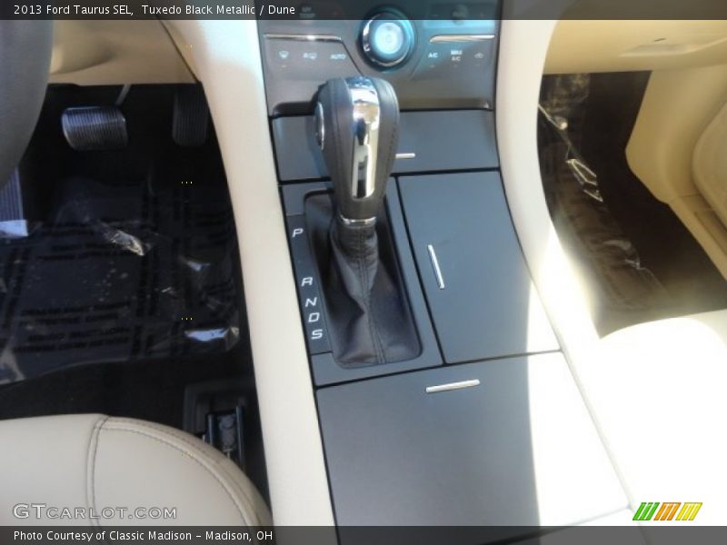 Tuxedo Black Metallic / Dune 2013 Ford Taurus SEL