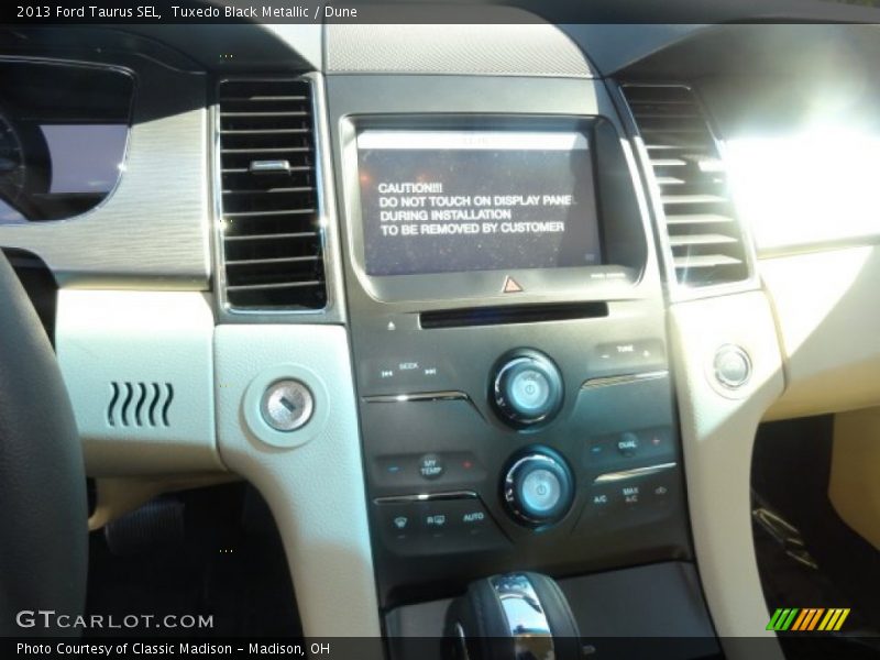 Tuxedo Black Metallic / Dune 2013 Ford Taurus SEL
