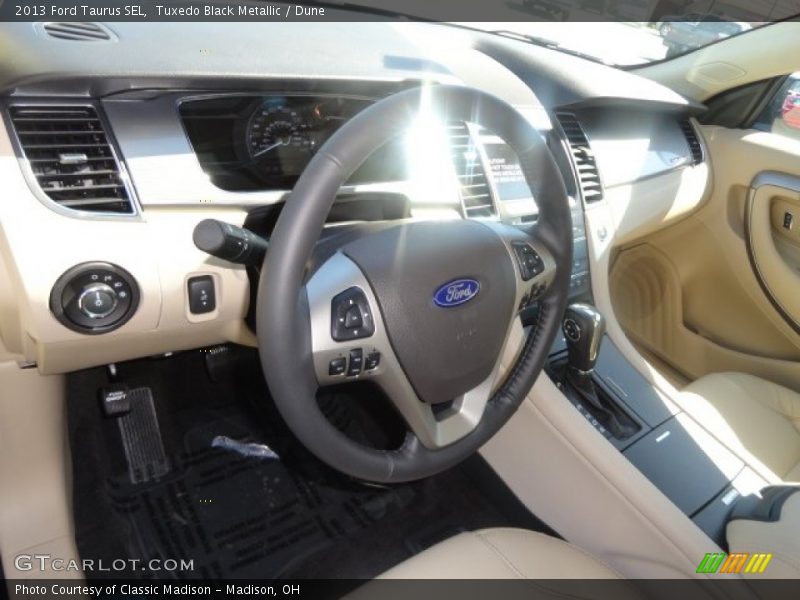Tuxedo Black Metallic / Dune 2013 Ford Taurus SEL