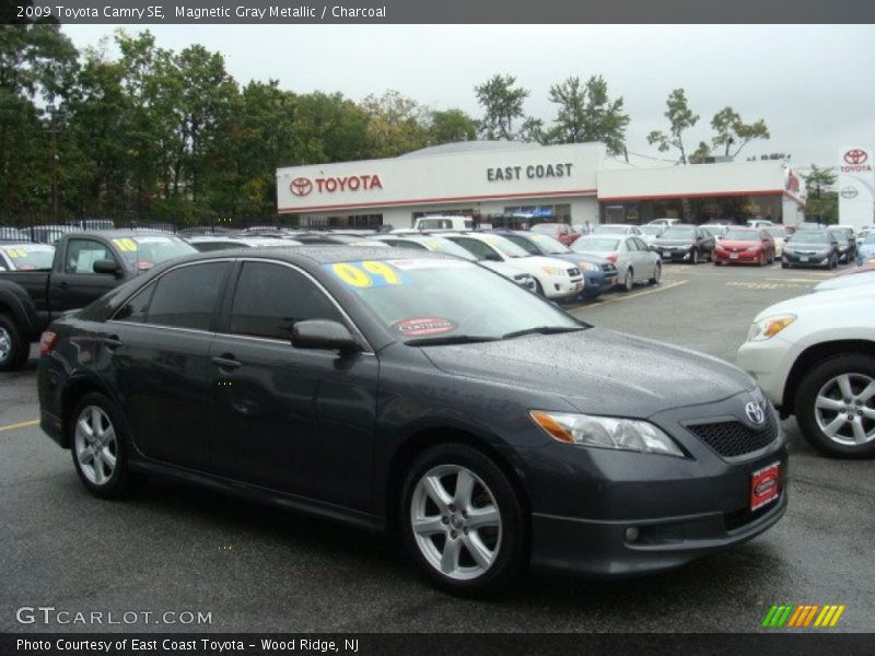 Magnetic Gray Metallic / Charcoal 2009 Toyota Camry SE