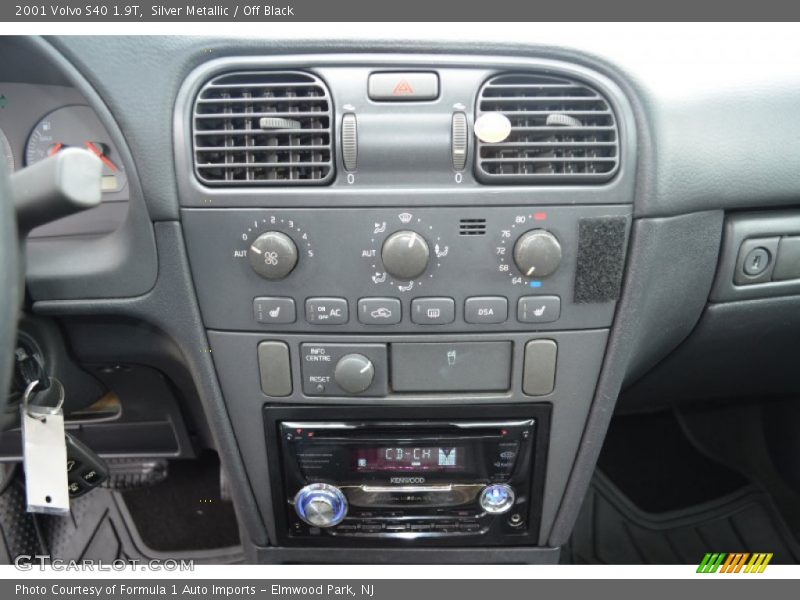 Silver Metallic / Off Black 2001 Volvo S40 1.9T