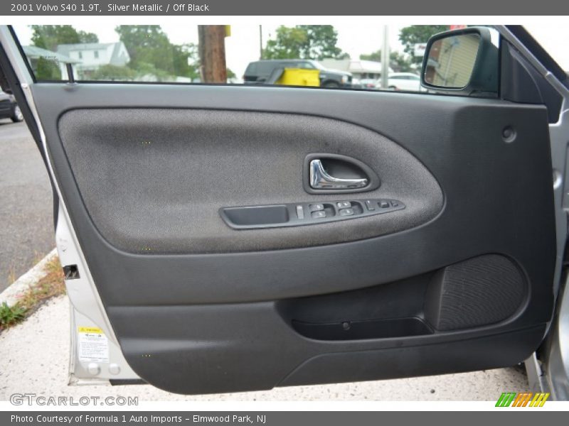 Silver Metallic / Off Black 2001 Volvo S40 1.9T
