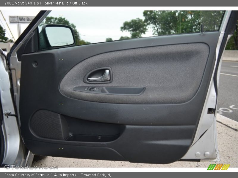 Silver Metallic / Off Black 2001 Volvo S40 1.9T