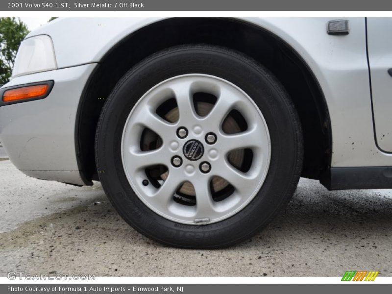 Silver Metallic / Off Black 2001 Volvo S40 1.9T