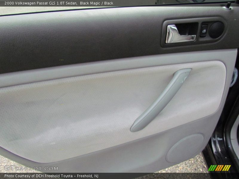 Black Magic / Black 2000 Volkswagen Passat GLS 1.8T Sedan