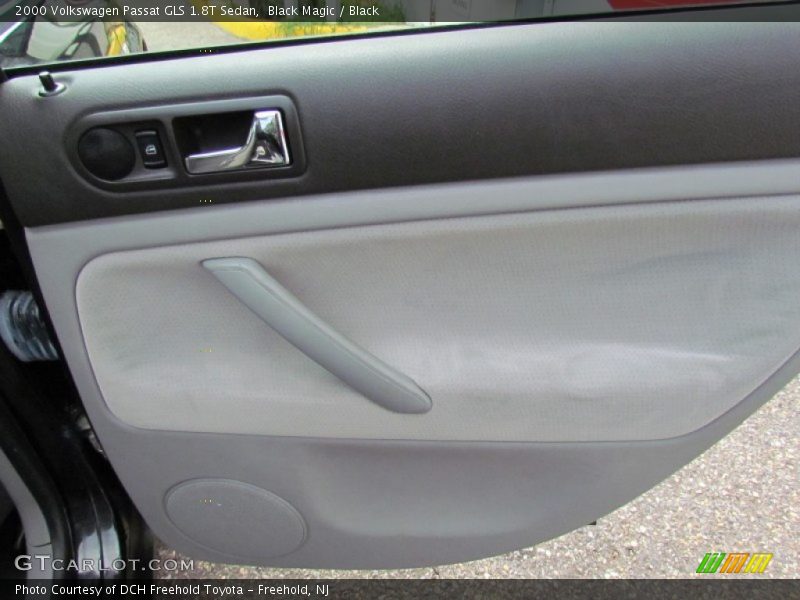 Black Magic / Black 2000 Volkswagen Passat GLS 1.8T Sedan