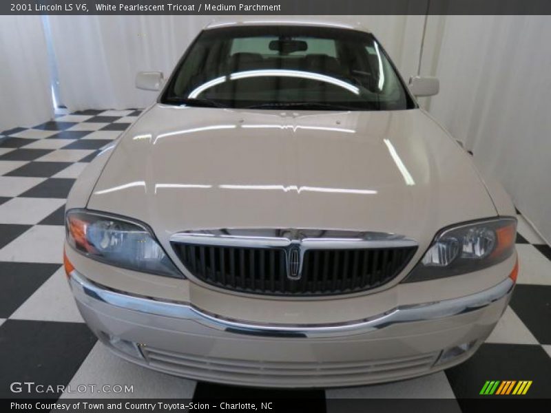 White Pearlescent Tricoat / Medium Parchment 2001 Lincoln LS V6