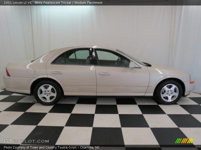 White Pearlescent Tricoat / Medium Parchment 2001 Lincoln LS V6