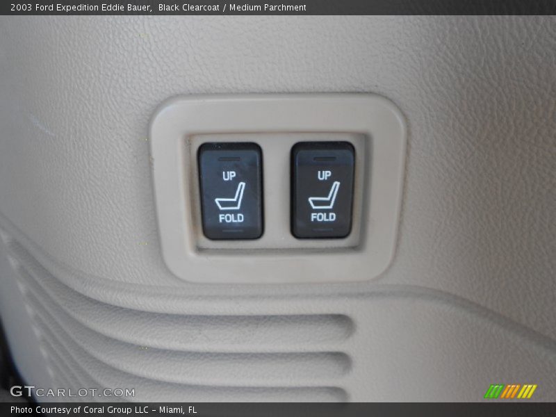 Black Clearcoat / Medium Parchment 2003 Ford Expedition Eddie Bauer
