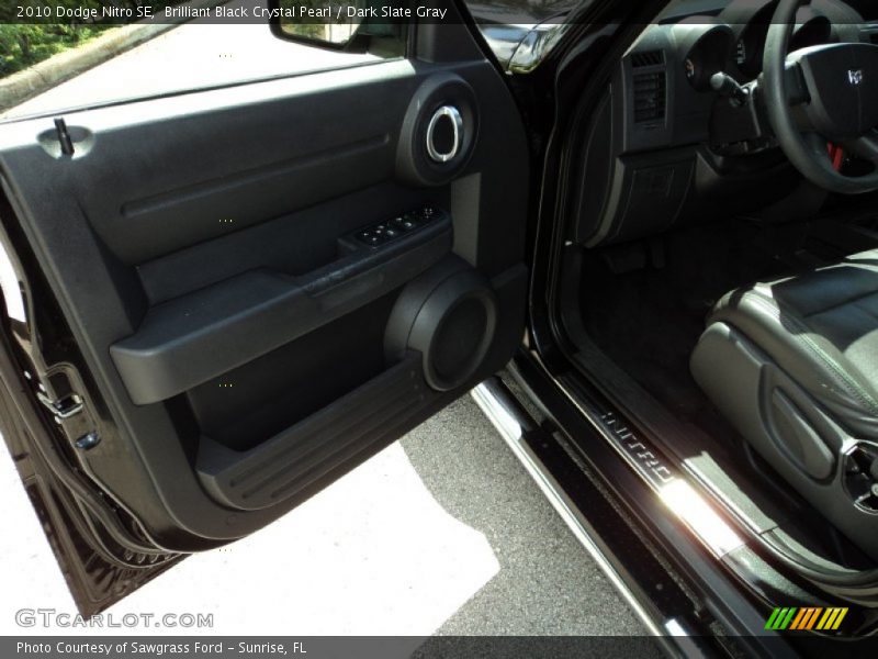 Brilliant Black Crystal Pearl / Dark Slate Gray 2010 Dodge Nitro SE