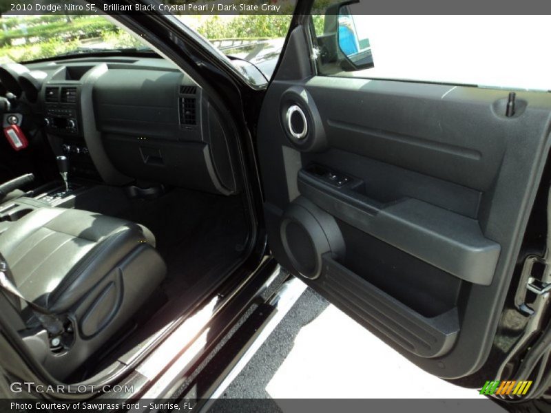 Brilliant Black Crystal Pearl / Dark Slate Gray 2010 Dodge Nitro SE
