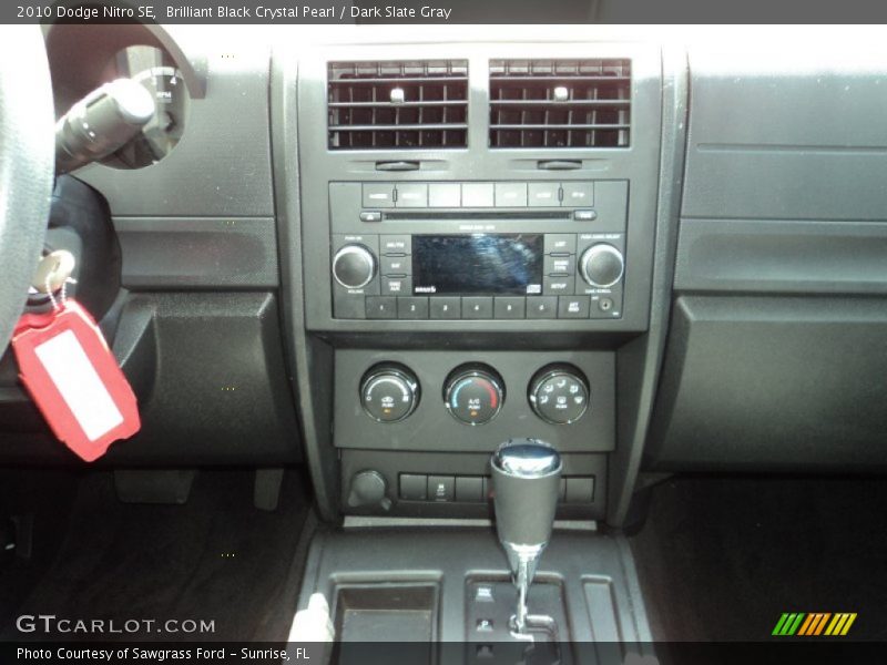 Brilliant Black Crystal Pearl / Dark Slate Gray 2010 Dodge Nitro SE