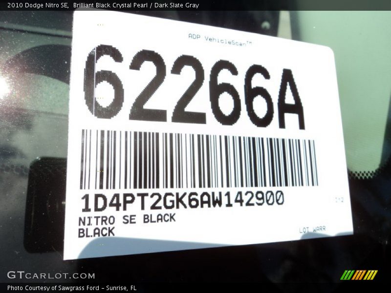 Brilliant Black Crystal Pearl / Dark Slate Gray 2010 Dodge Nitro SE