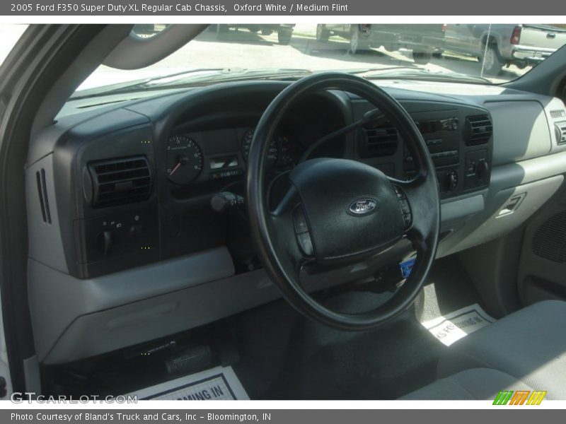 Oxford White / Medium Flint 2005 Ford F350 Super Duty XL Regular Cab Chassis