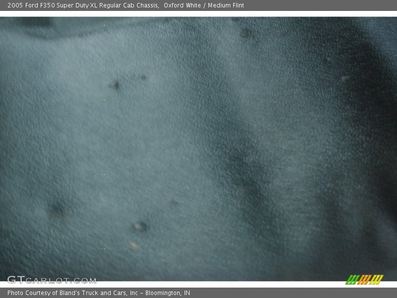 Oxford White / Medium Flint 2005 Ford F350 Super Duty XL Regular Cab Chassis