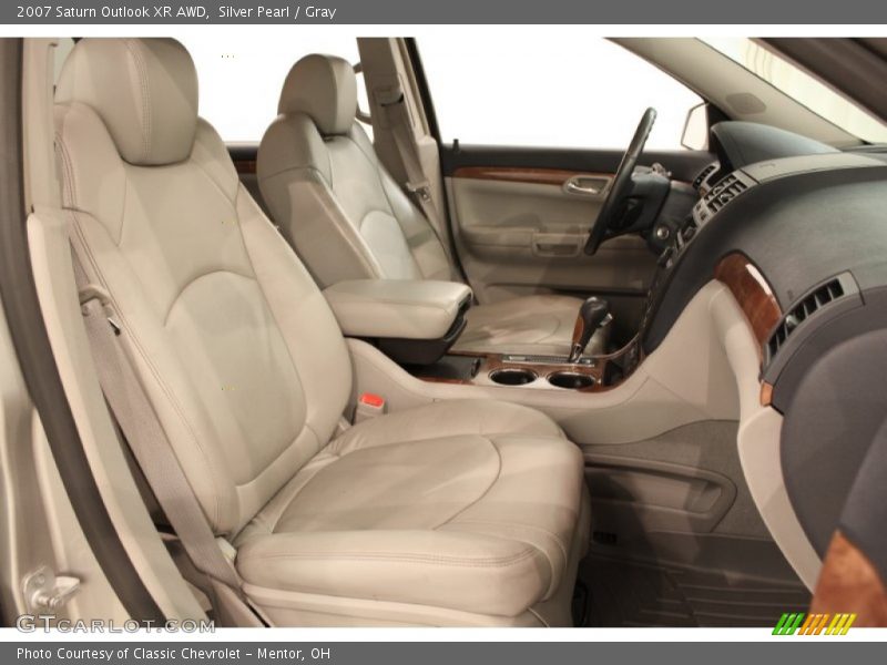 Silver Pearl / Gray 2007 Saturn Outlook XR AWD