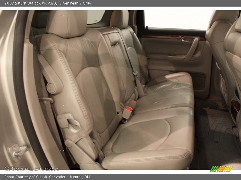 Silver Pearl / Gray 2007 Saturn Outlook XR AWD