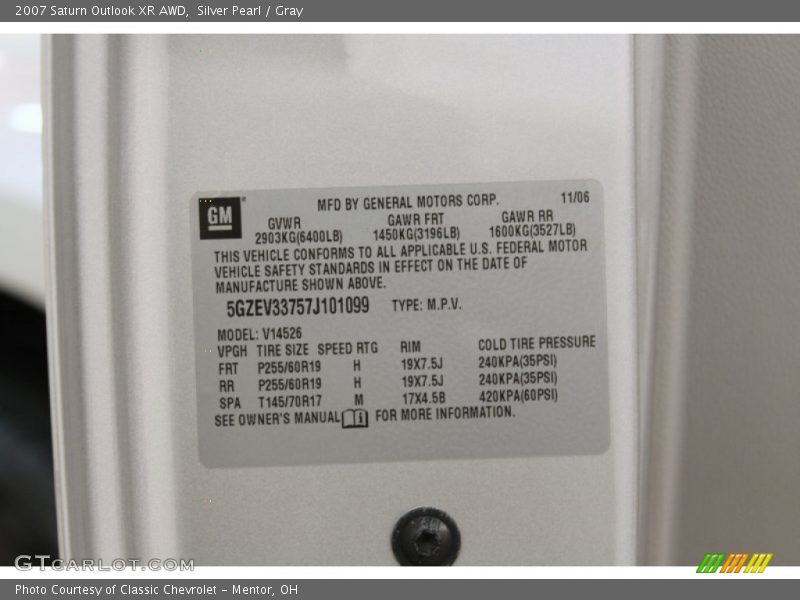 Silver Pearl / Gray 2007 Saturn Outlook XR AWD