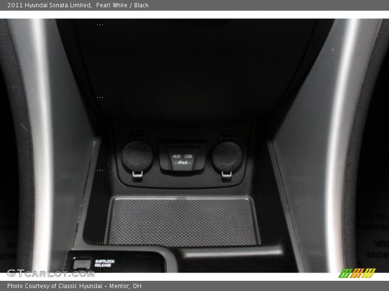 Pearl White / Black 2011 Hyundai Sonata Limited