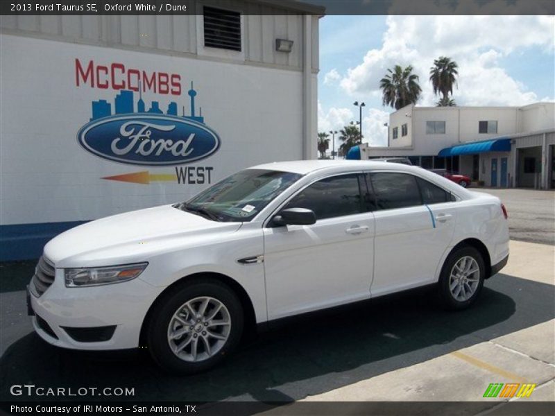 Oxford White / Dune 2013 Ford Taurus SE
