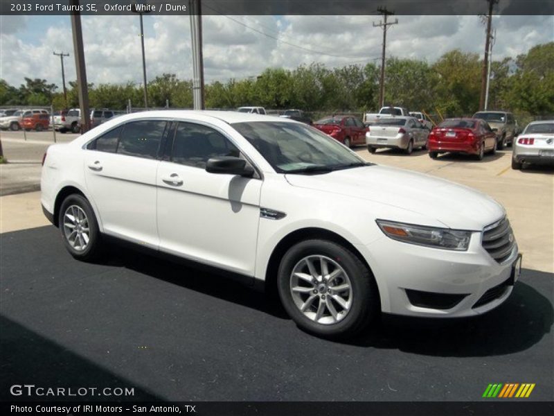 Oxford White / Dune 2013 Ford Taurus SE